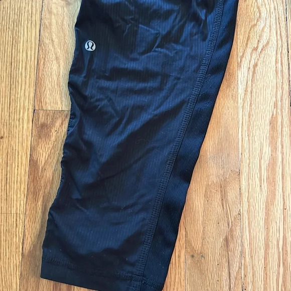 Lululemon sz 4 black track pants 26” inseam pockets great pre owned condition - Picture 4 of 8